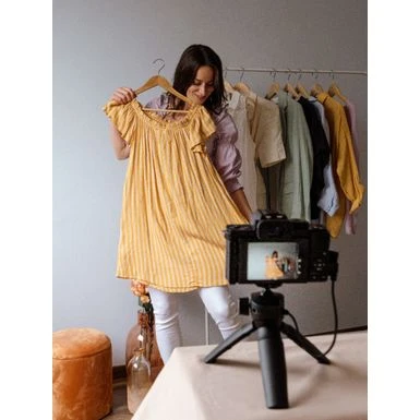 Panasonic - LUMIX G100 Mirrorless Camera For Photo, 4K Video And Vlogging, 12-32mm Lens, Tripod Grip Bundle – DC-G100VK - Black 6 Panasonic - LUMIX G100 Mirrorless Camera For Photo, 4K Video And Vlogging, 12-32mm Lens, Tripod Grip Bundle – DC-G100VK - Black - Image 4