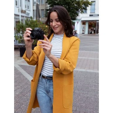 Panasonic - LUMIX G100 Mirrorless Camera For Photo, 4K Video And Vlogging, 12-32mm Lens, Tripod Grip Bundle – DC-G100VK - Black 7 Panasonic - LUMIX G100 Mirrorless Camera For Photo, 4K Video And Vlogging, 12-32mm Lens, Tripod Grip Bundle – DC-G100VK - Black - Image 5